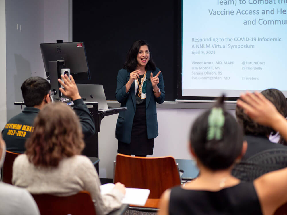 UChicago Launches New Master’s in Biomedical Sciences with CTSA-led Science Communication Track